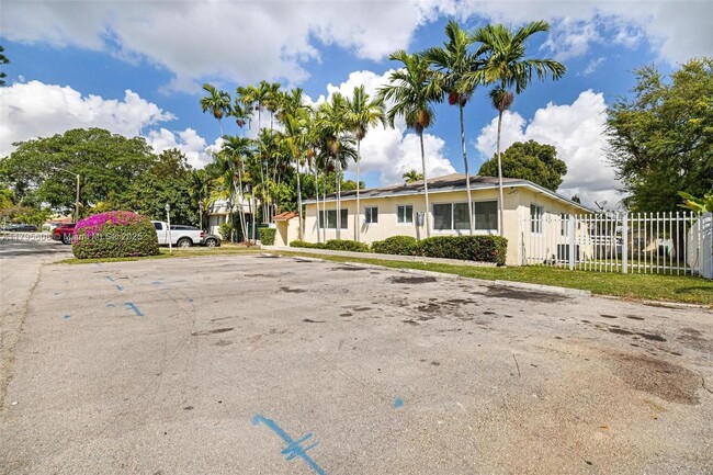Building Photo - 841 NE 90th St