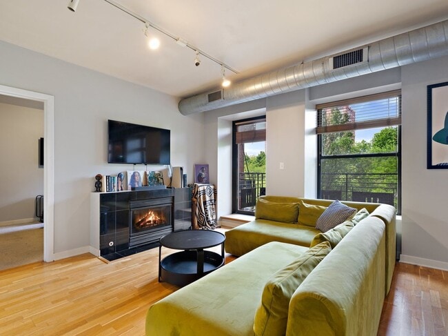 Building Photo - 4537 S Drexel Blvd