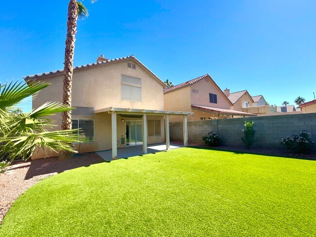 Building Photo - **$800 OFF MOVE IN BY 12/12/25**Spacious 3 Bedroom, 2.5 Bath Home with No HOA and Modern Finishes