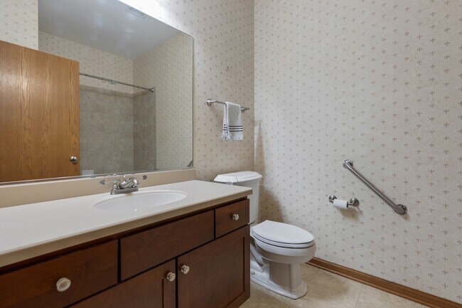 Building Photo - 2305 Aurora Dr