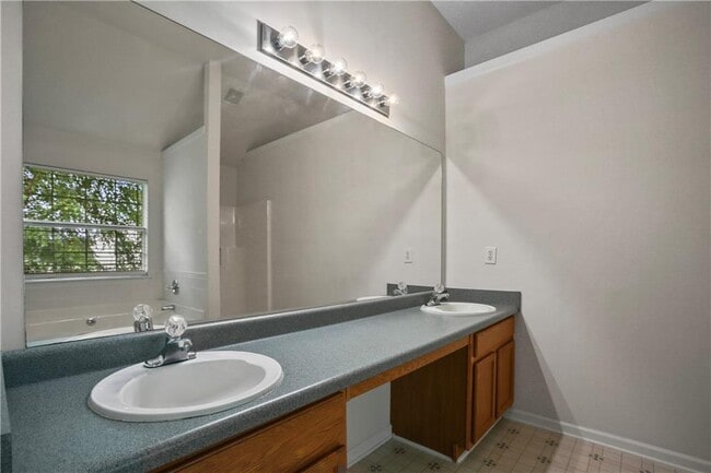 Building Photo - 2224 Eagles Nest Cir