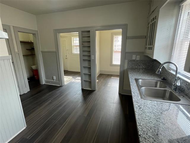 Building Photo - 421 N Marsalis Ave