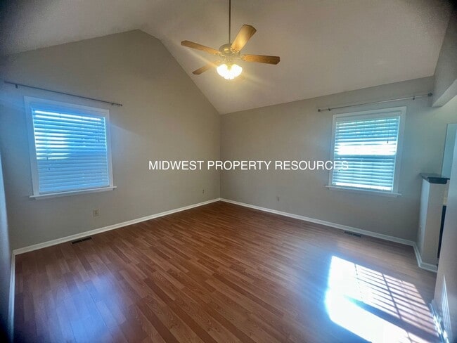 Building Photo - Refreshing & Tidy Lee's Summit Split for L...