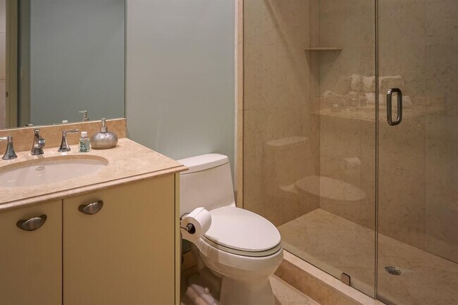 Building Photo - 3035 Riomar St