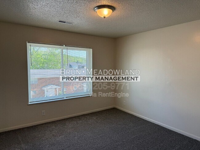 Building Photo - 10417 Victoria Dr