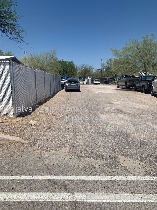 Building Photo - 2137 N Belvedere Ave