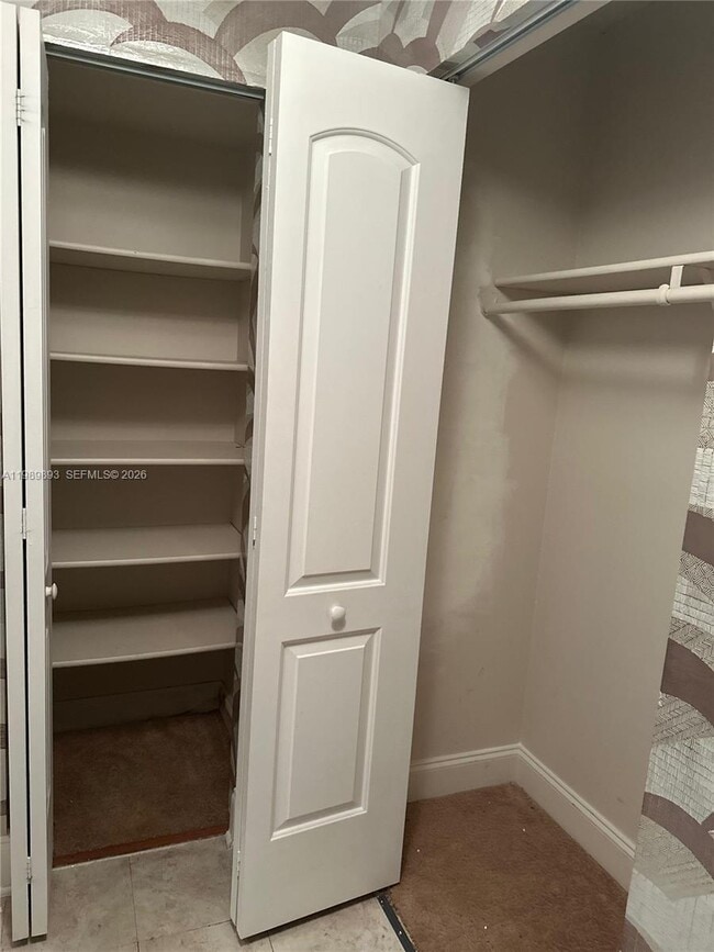 Building Photo - 410 SE 2nd St