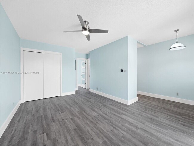 Building Photo - 1816 E Oakland Park Blvd