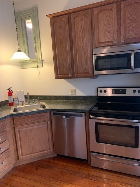 Kitchen - 205 W 4th St