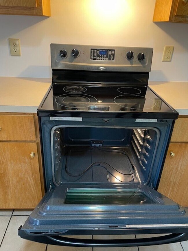 Building Photo - 3 Bed/ 1 Bath Charming House!