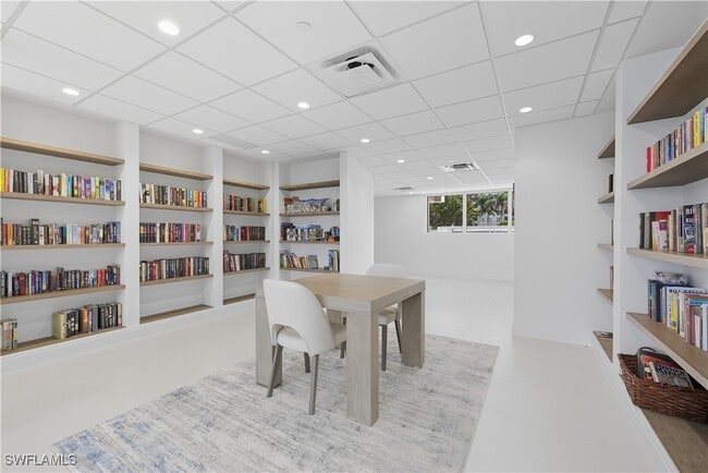 Building Photo - 3443 Gulf Shore Blvd N