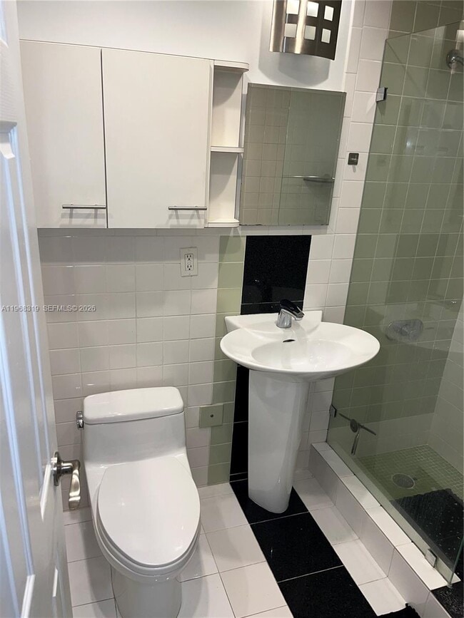 Building Photo - 880 NE 69th St