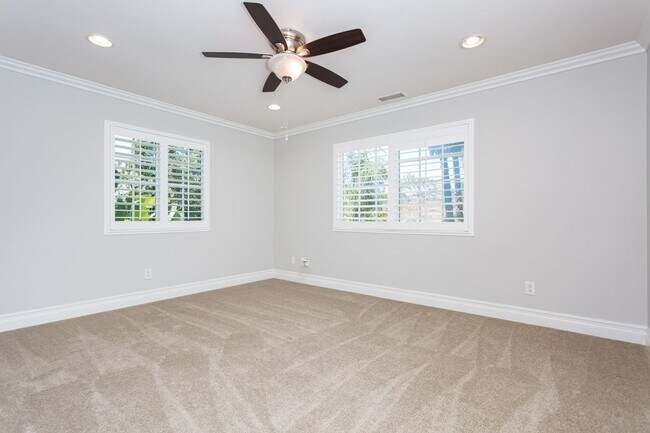 Building Photo - Spacious Entertainers Retreat in San Carlos!