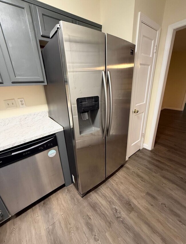 Building Photo - Beautifully updated 3-bedroom, 2.5-bathroom home