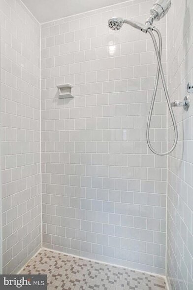 Building Photo - 8205 Robin Hood Ct