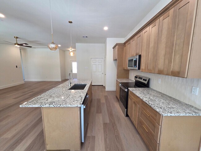 Building Photo - 16276 Jeet St