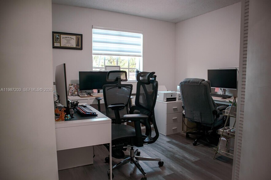 Building Photo - 15022 SW 143rd Ter