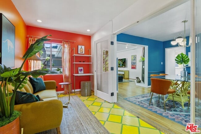 Building Photo - 2867 Beachwood Dr