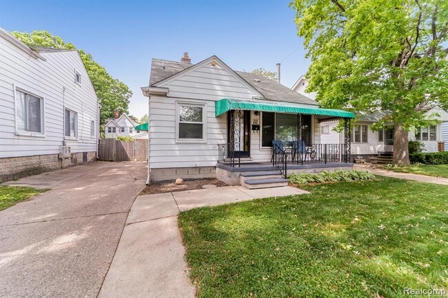 Building Photo - 305 E Granet Ave