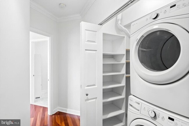 Building Photo - 100 Harborview Dr