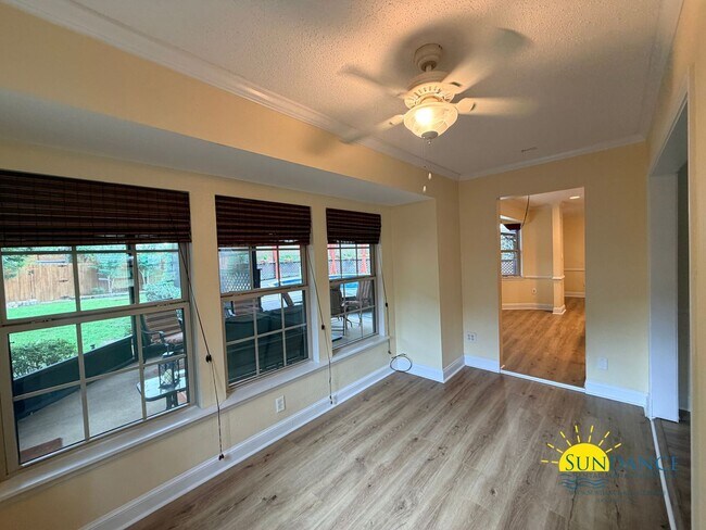 Building Photo - Stunning 3 Bedroom Home in Valparaiso with In-ground pool!