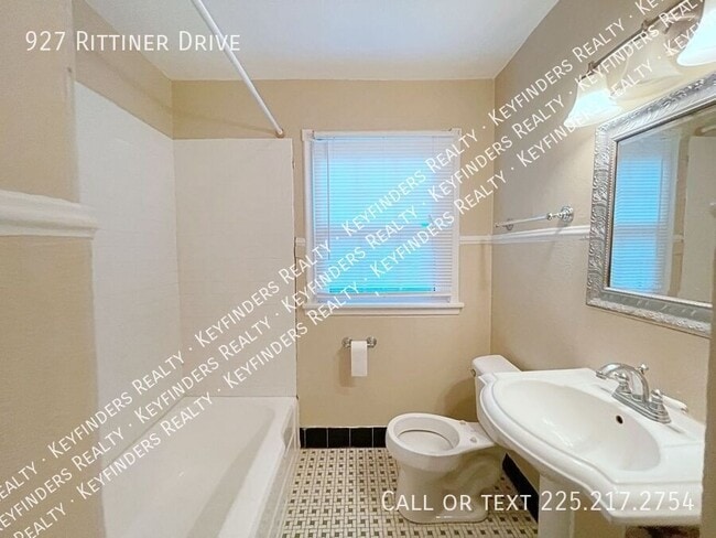 Building Photo - 927 Rittiner Dr