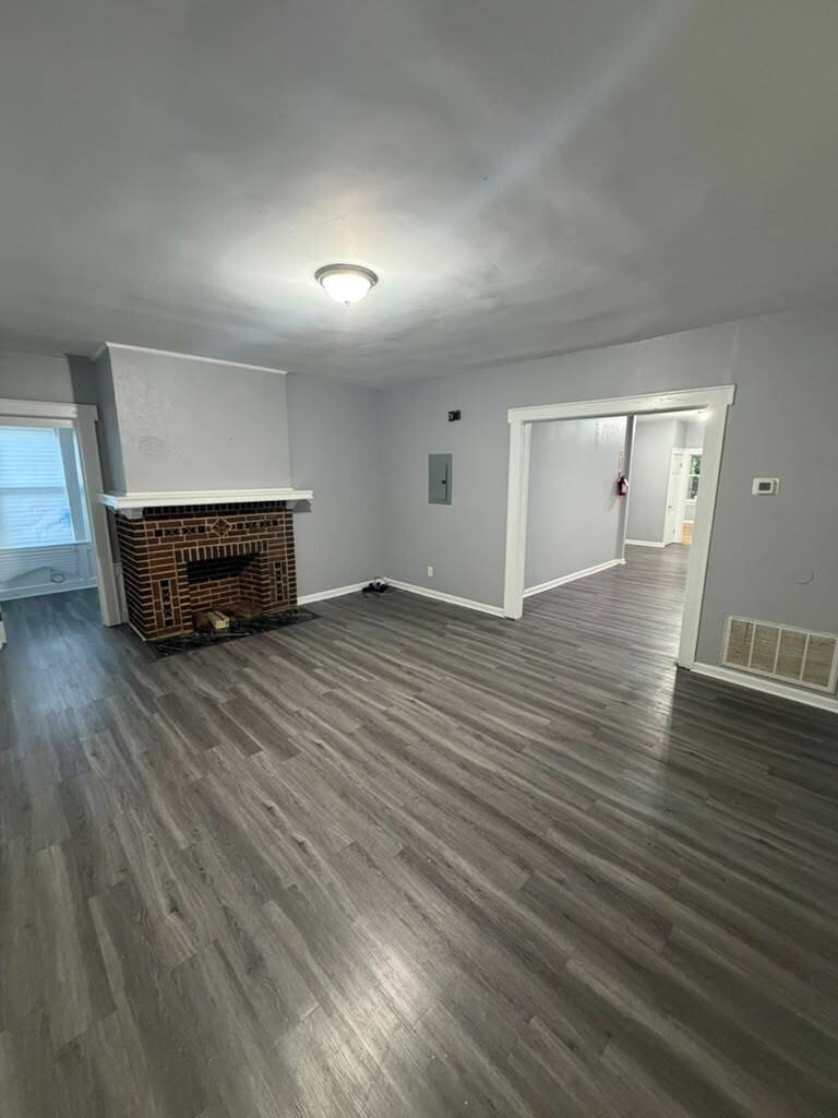 Building Photo - 17 Poe Ave