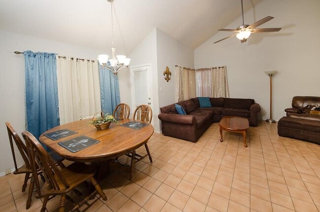 Building Photo - 2112 Waterway Bend