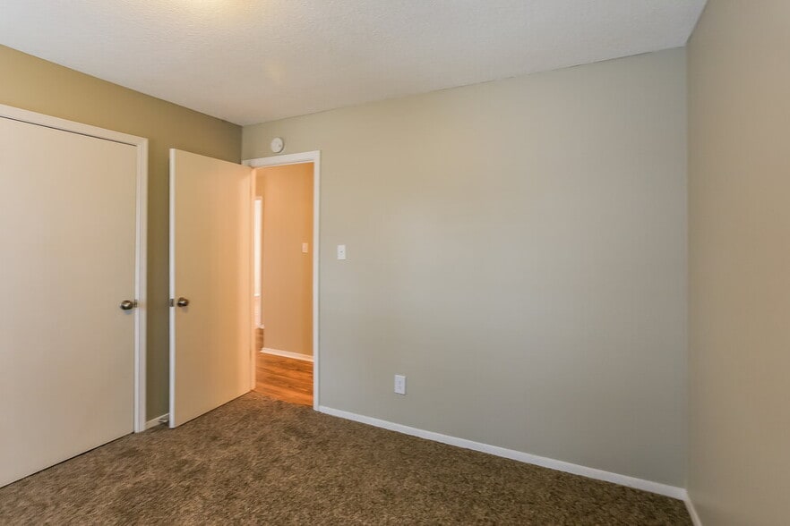 Building Photo - 6500 Cornwall Rd