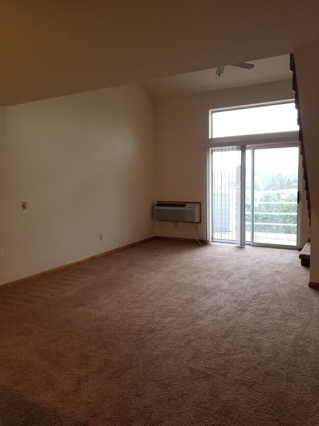 Building Photo - Cozy 1 bedroom Available on North Side