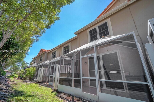 Building Photo - 800 Sorrento Dr