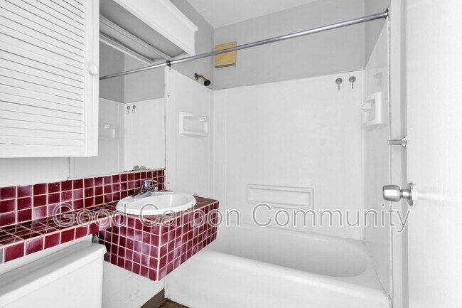 Building Photo - 1247 Hertel Ave