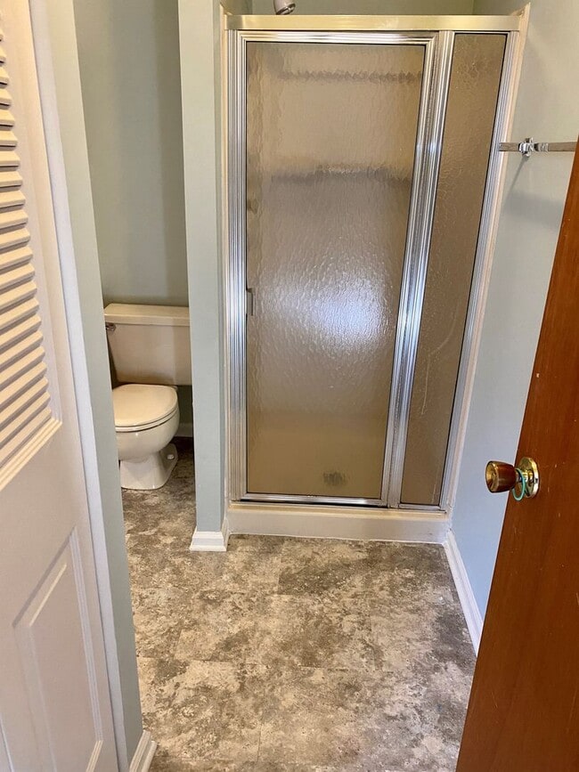 Building Photo - Amazing 2-Bedroom/2-Bathroom Condo with Parking Space in West Chester! Available mid-February!