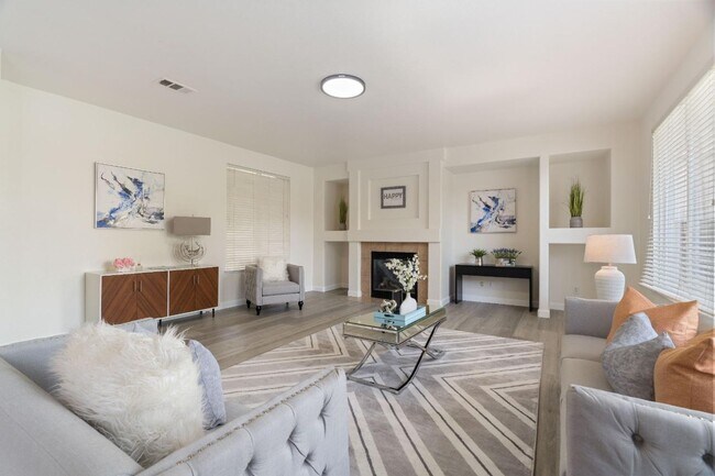 Building Photo - Large two-story home in the Bridal Ridge c...