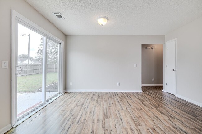 Building Photo - 118 Laurelwood Dr