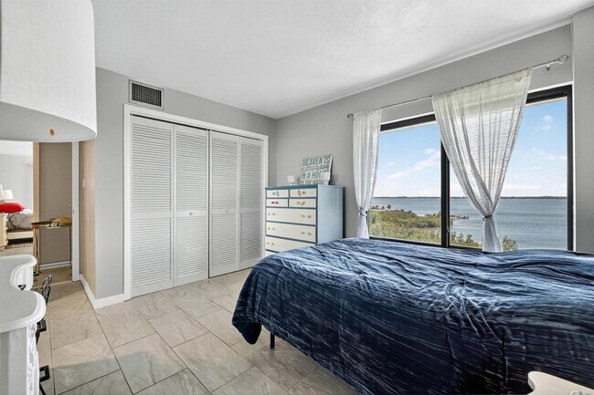 Building Photo - 801 S Ocean Dr