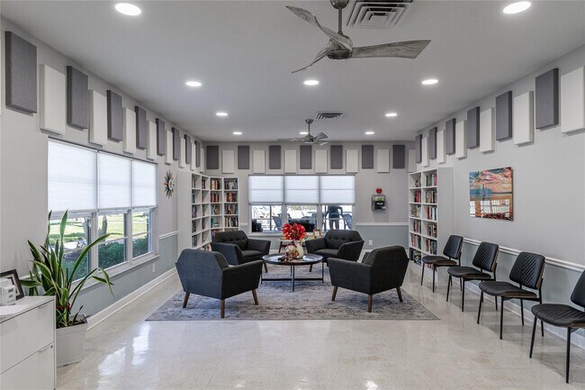 Building Photo - 1130 Cir Terrace W