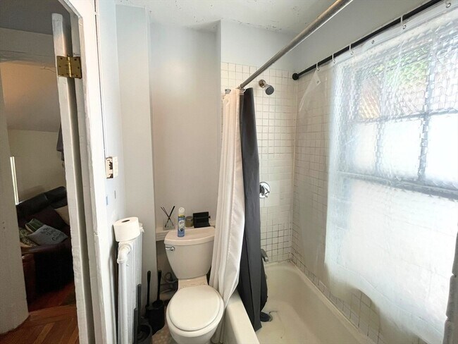 Building Photo - 269 Lamartine St