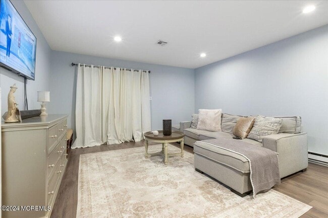 Building Photo - 173 Amberly Dr
