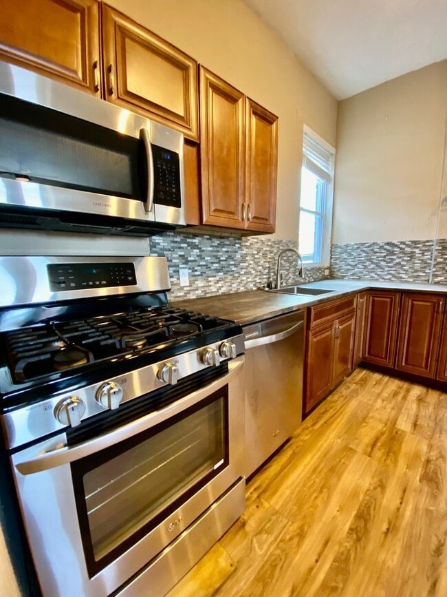 Building Photo - 1305 Allegheny Ave