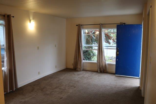 Building Photo - Near Sequoia Zoo and Park, Cozy 2/1 with l...