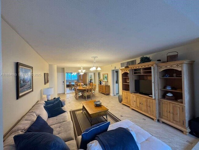 Building Photo - 5005 Collins Ave