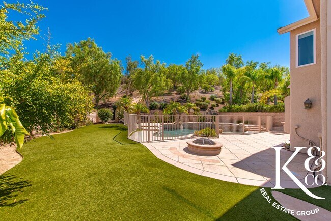 Building Photo - Magnificent 5 Bedroom Home in Desirable Oa...