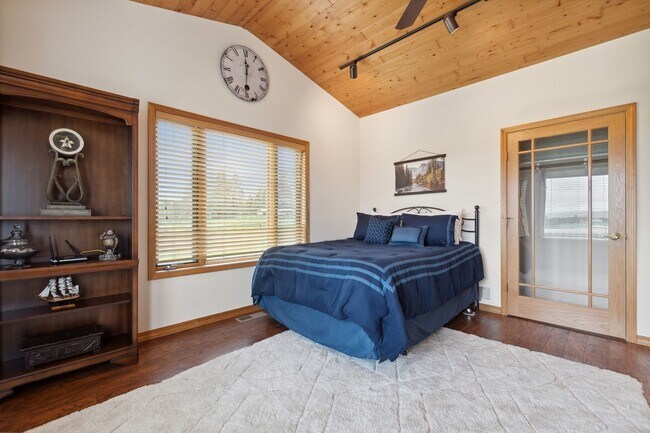 Building Photo - 5-bedroom, 3-bathroom furnished home in Ka...