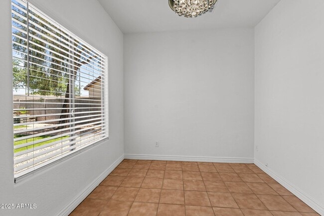Building Photo - 5134 W Shaw Butte Dr