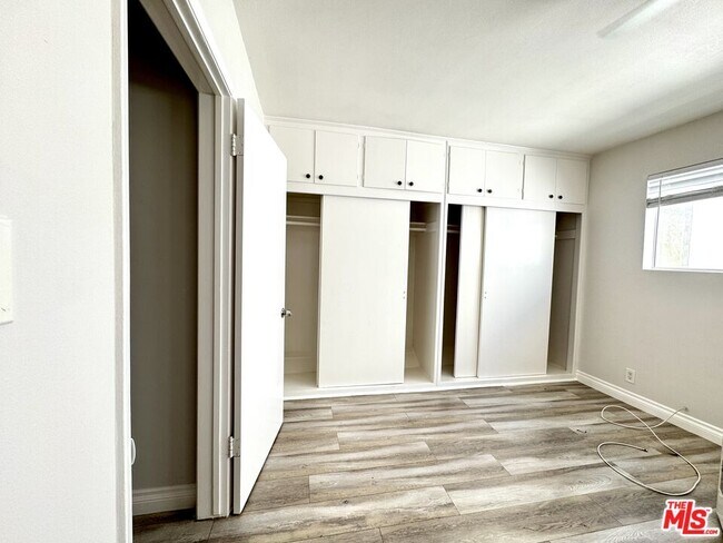 Building Photo - 226 S Gale Dr