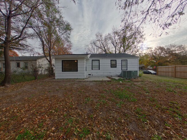 Building Photo - 3 Bedroom Home