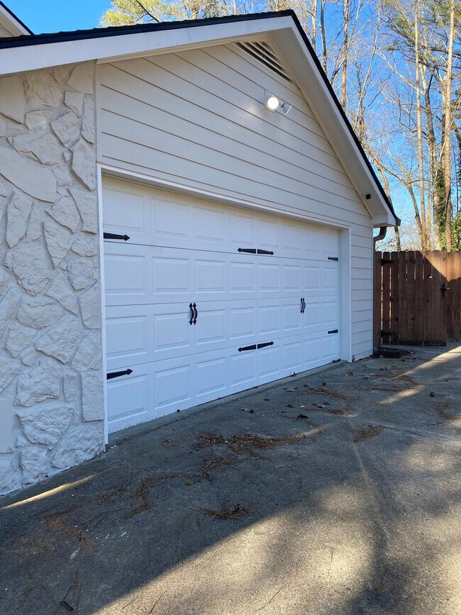 Building Photo - 1060 Washington Ave