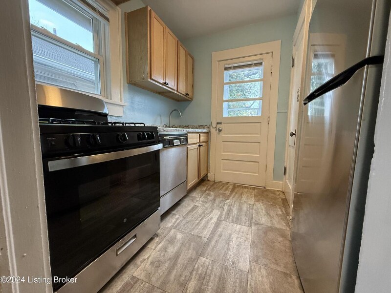 Building Photo - 1234 W Woodlawn Ave