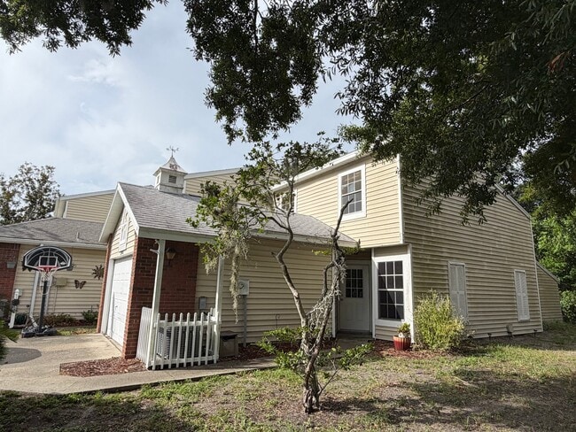 Building Photo - 3174 Beecher Dr E